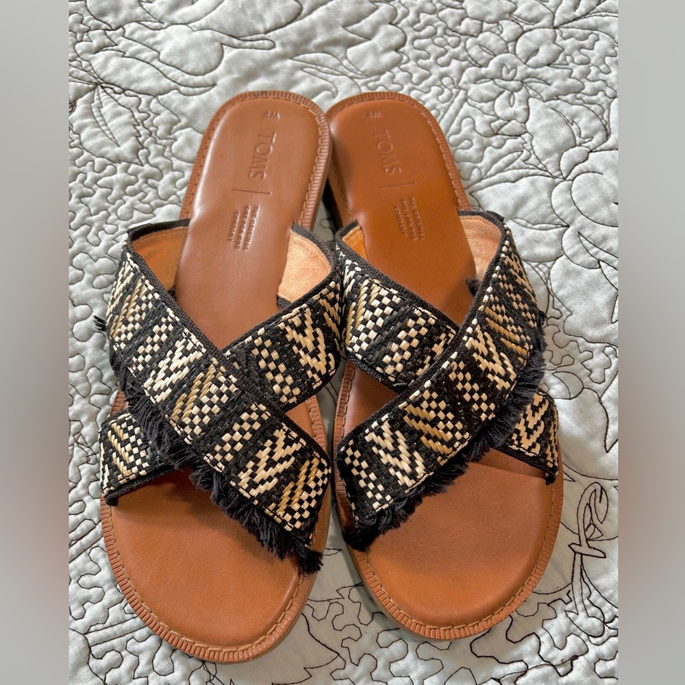 TOMS Viv Woven Fringe Flats Slide Sandals. Size 9